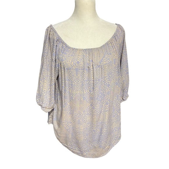Tart Calyse Women’s Blouse Size M Periwinkle with cream design On/Off Shoulder - Picture 5 of 11